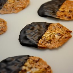 SELEUŠS-Chocolates-Cookies-Almond-Wafer-Crisp-1632.jpg