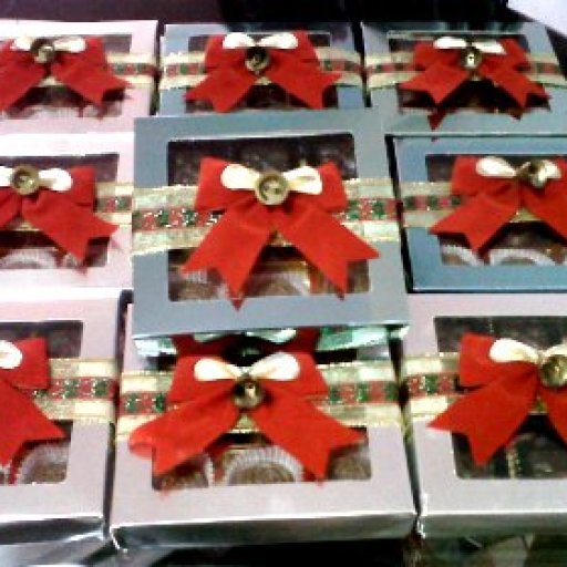 A box of 9 pcs chocs