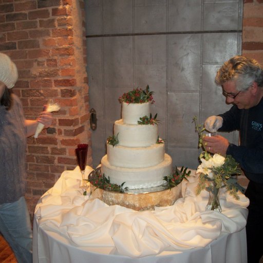 setting up the cake