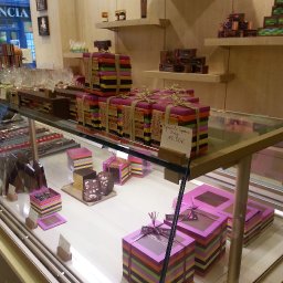 Pralus chocolat counter